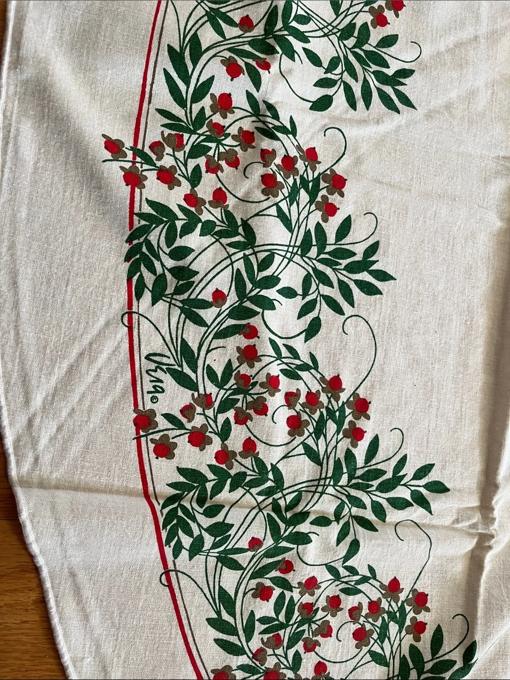 Vtg Vera Neumann Oval Tablecloth Floral Red Holly Berries Green Leaves & Gold